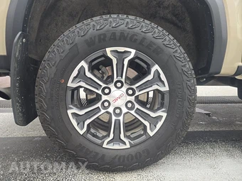 2023 GMC Canyon AT4 Crew Cab Medium Bed - miniatura 5