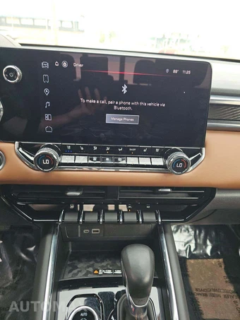 2023 GMC Canyon AT4 Crew Cab Medium Bed - miniatura 10