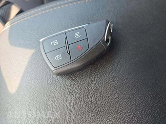 2023 GMC Canyon AT4 Crew Cab Medium Bed 4SG - miniatura 5