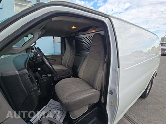 2023 GMC Savana 2500 Cargo Van 1WT 135.2" WB - miniatura 6