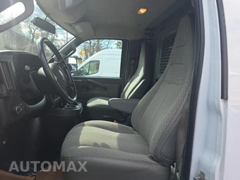 2023 GMC Savana Cargo Van 1WT 135.2" WB – miniatura 13
