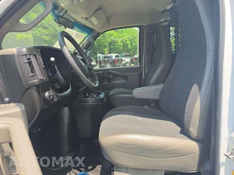 2023 GMC Savana Cargo Van 1WT 135.2" WB - miniatura 6