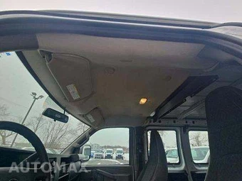 2023 GMC Savana Cargo Van 1WT 135.2" WB - miniatura 11