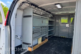 2023 GMC Savana Cargo Van 1WT 135.2" WB - miniatura 16