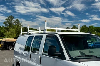 2023 GMC Savana Cargo Van 1WT 135.2" WB - miniatura 9