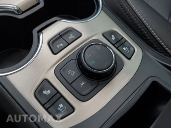 2023 GMC Terrain Denali 5SA - miniatura 32
