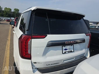 2023 GMC Yukon AT4 - miniatura 5