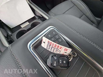 2023 GMC Yukon Denali - miniatura 8