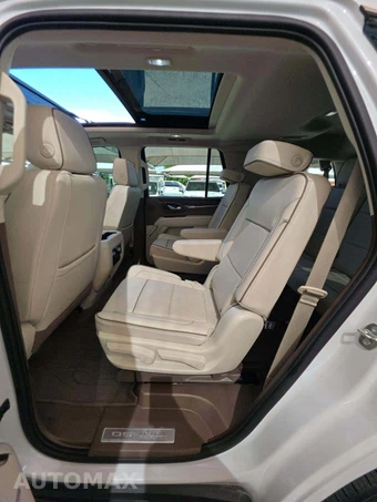 2023 GMC Yukon Denali - miniatura 13