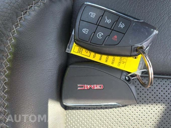 2023 GMC Yukon Denali - miniatura 8
