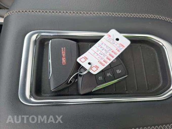 2023 GMC Yukon Denali - miniatura 8