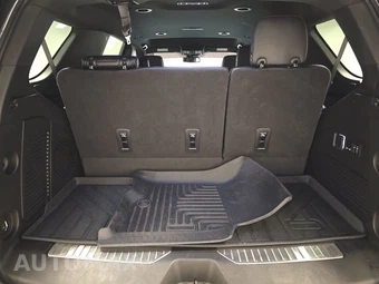 2023 GMC Yukon Denali 5SA - miniatura 17