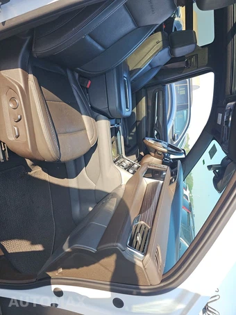 2023 GMC Yukon Denali 5SA - miniatura 14