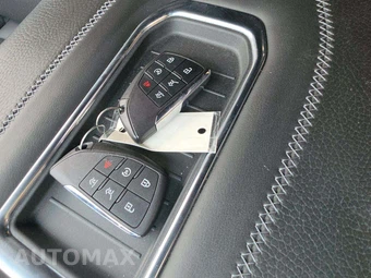 2023 GMC Yukon Denali 5SA - miniatura 8