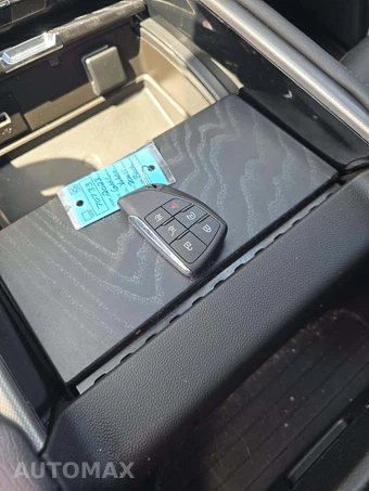 2023 GMC Yukon Denali 5SA - miniatura 5