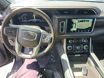 2023 GMC Yukon Denali 5SA - miniatura 10
