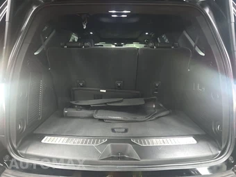 2023 GMC Yukon Denali 5SA - miniatura 16