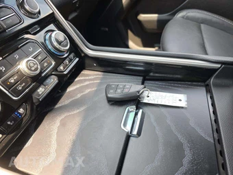 2023 GMC Yukon Denali 5SA - miniatura 8