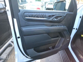 2023 GMC Yukon Denali 5SA - miniatura 9