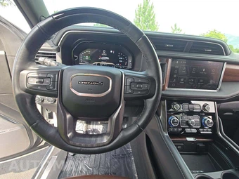 2023 GMC Yukon Denali Ultimate - miniatura 10