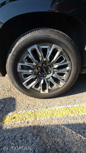 2023 GMC Yukon Denali Ultimate 5SB - miniatura 28