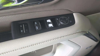 2023 GMC Yukon Denali XL 5SA - miniatura 25