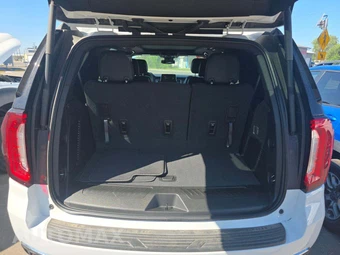 2023 GMC Yukon SLT - miniatura 15