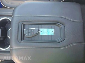 2023 GMC Yukon SLT - miniatura 8