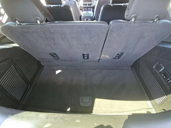 2023 GMC Yukon SLT - miniatura 15