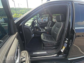 2023 GMC Yukon SLT - miniatura 3