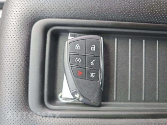2023 GMC Yukon SLT - miniatura 5