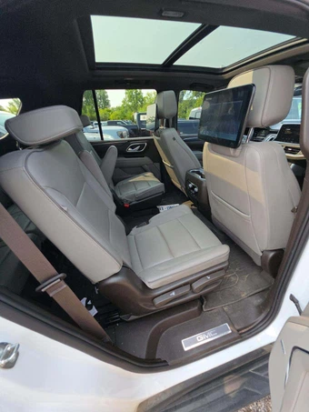 2023 GMC Yukon SLT - miniatura 17