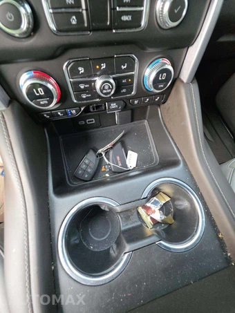 2023 GMC Yukon SLT - miniatura 8