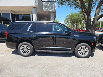 2023 GMC Yukon SLT 4SA - miniatura 4