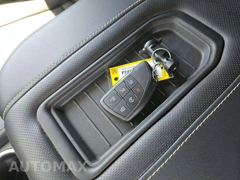 2023 GMC Yukon SLT 4SA - miniatura 8