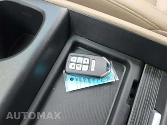 2023 Honda Odyssey Touring 118.1" WB - miniatura 8