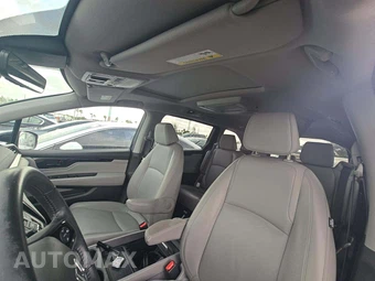 2023 Honda Odyssey Touring 118.1" WB - miniatura 11