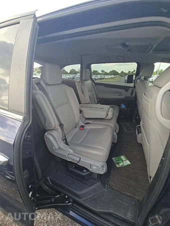 2023 Honda Odyssey Touring 118.1" WB - miniatura 17