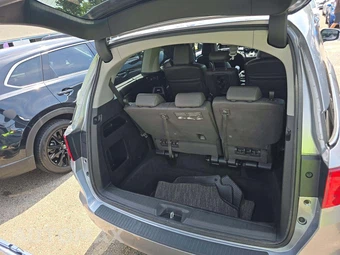 2023 Honda Odyssey Touring 118.1" WB - miniatura 15