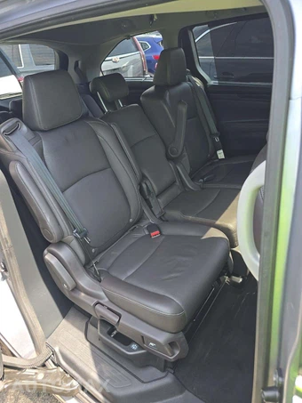 2023 Honda Odyssey Touring 118.1" WB - miniatura 17