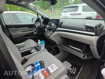 2023 Honda Odyssey Touring 118.1" WB - miniatura 8