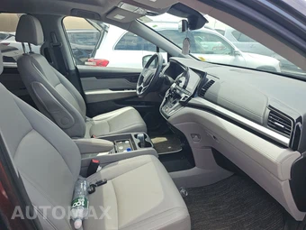 2023 Honda Odyssey Touring 118.1" WB - miniatura 8