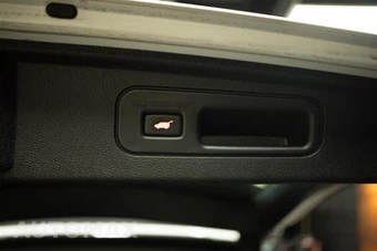 2023 Honda Odyssey Touring 118.1" WB - miniatura 8