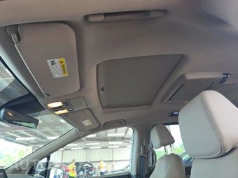 2023 Honda Odyssey Touring 118.1" WB - miniatura 17