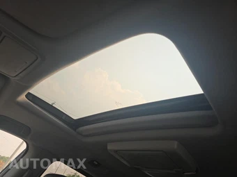 2023 Honda Odyssey Touring 118.1" WB - miniatura 18
