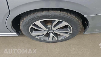 2023 Honda Odyssey Touring 118.1" WB - miniatura 31