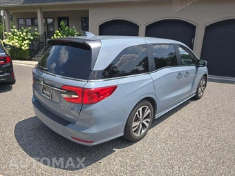 2023 Honda Odyssey Touring 118.1" WB - miniatura 3