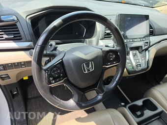 2023 Honda Odyssey Touring 118.1" WB - miniatura 10