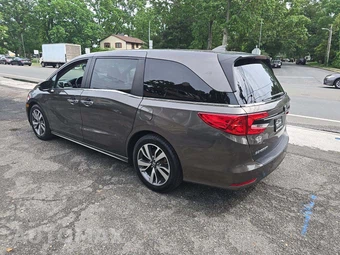 2023 Honda Odyssey Touring 118.1" WB - miniatura 2