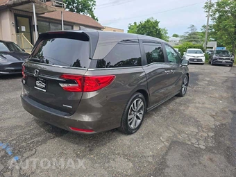 2023 Honda Odyssey Touring 118.1" WB - miniatura 3